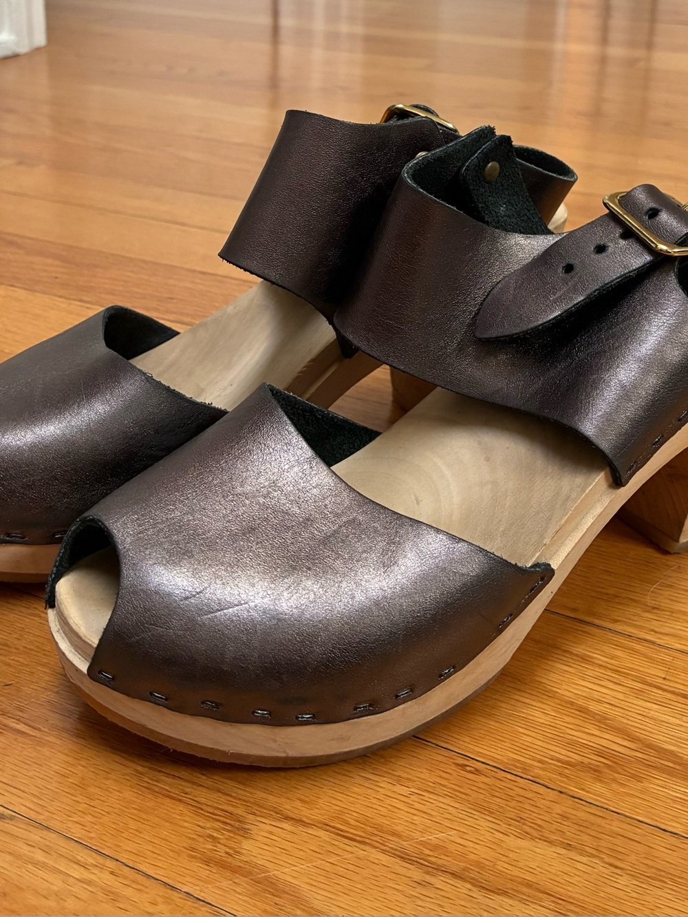Bryr Miranda peep-toe clogs